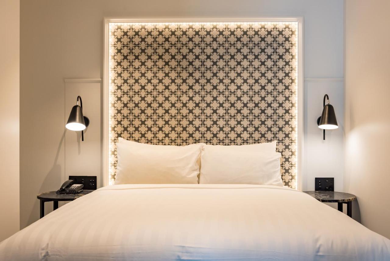 Premier Queen Room