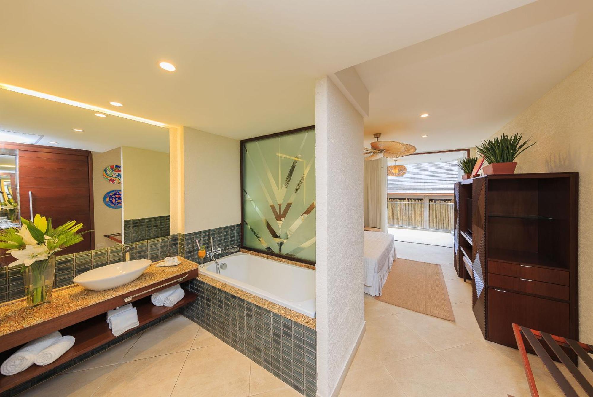 Deluxe Double Room Bath