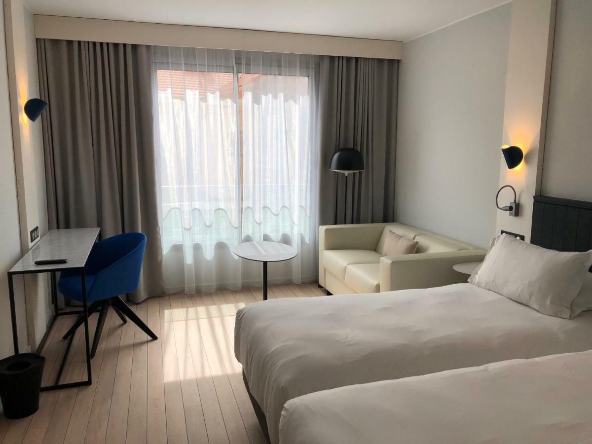 Superior Room Two Single Beds Sofa
