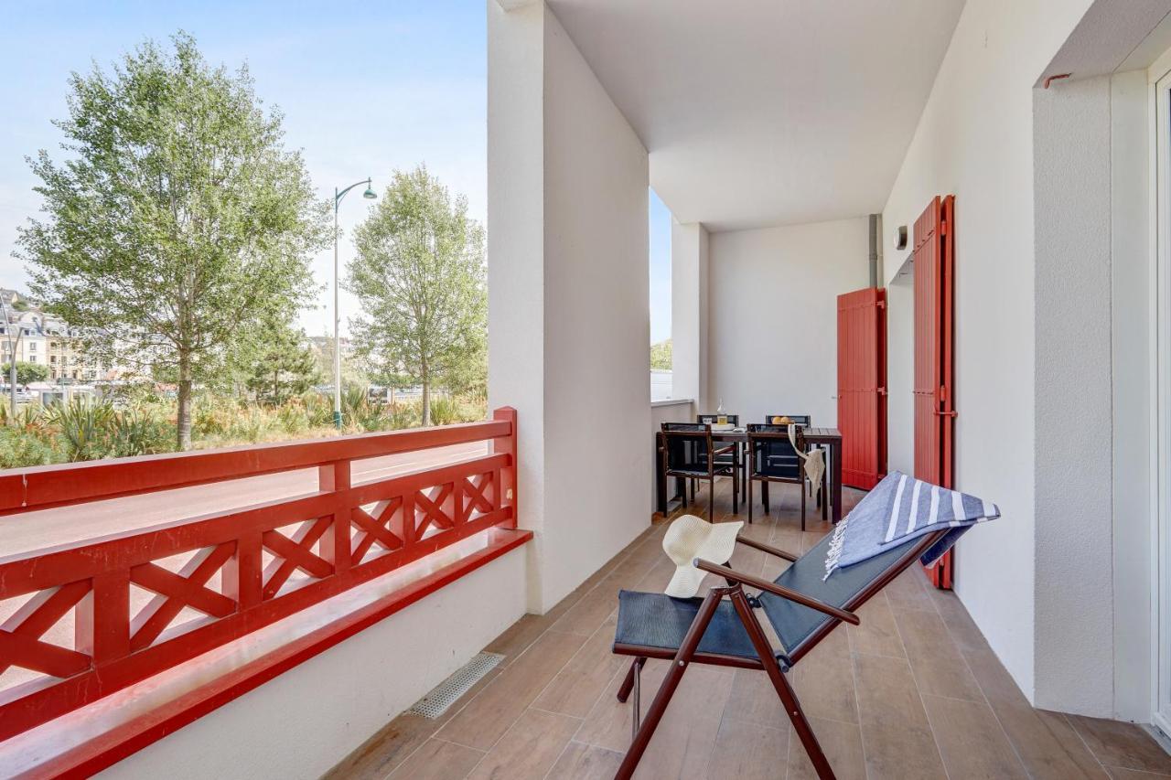 Two-Bedroom Apartment Street Side Capitanierie Buildings