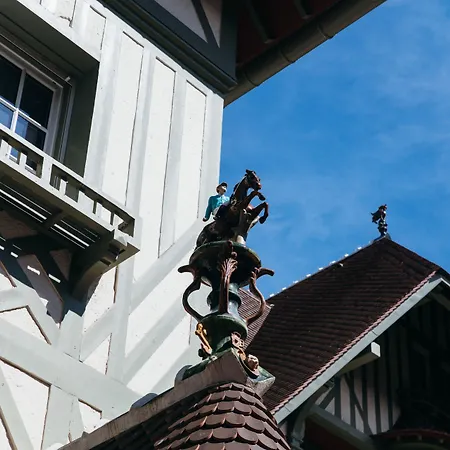 Hôtel Barrière Le Normandy-2