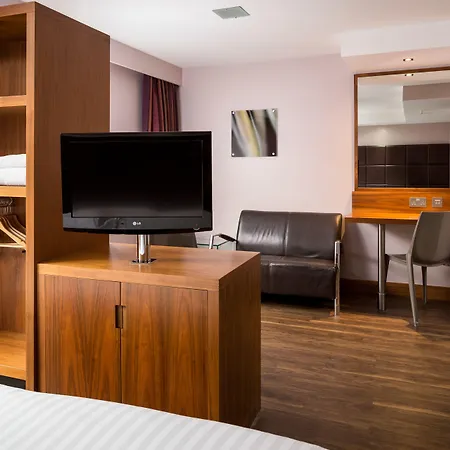 Roomzzz Leeds City-3