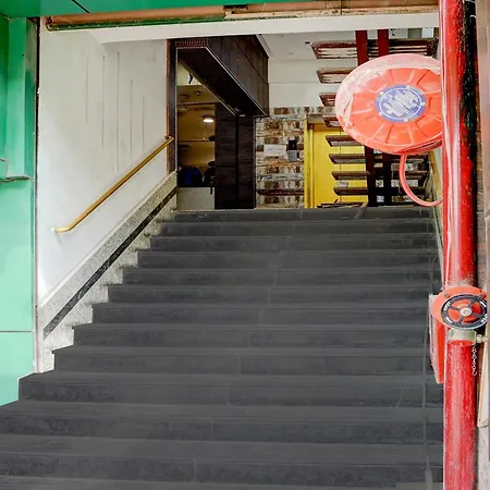 Super Oyo Townhouse Oak Prayagraj Allahabad University-Railway Junction Formerly Ballians-2