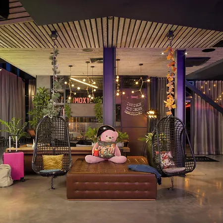 Moxy York-2