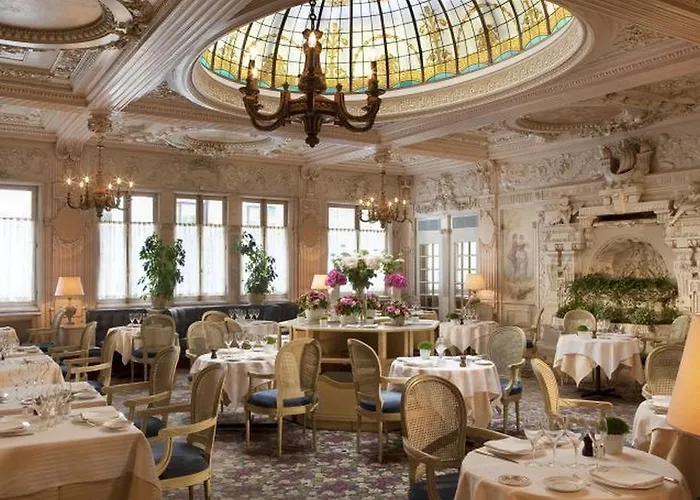 Luxury Hotels in Paris near Eiffel Tower